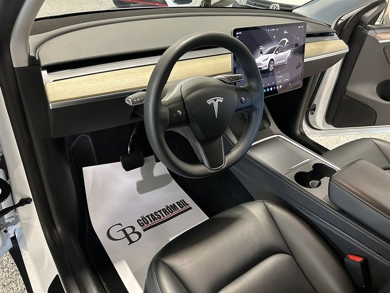 Tesla Model Y bild 13