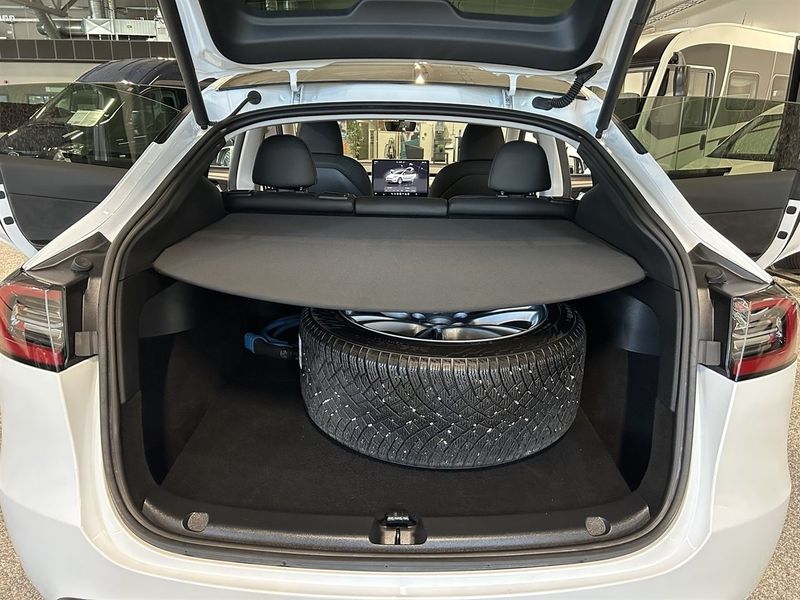 Tesla Model Y bild 16