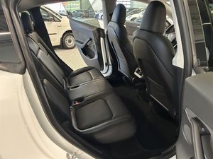 Tesla Model Y bild 19