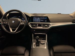 BMW 330 bild 8