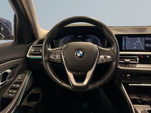 BMW 330 bild 9