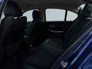 BMW 330 bild 13