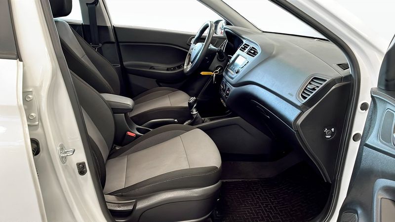 Hyundai i20 bild 3