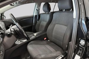 Toyota Avensis bild 8