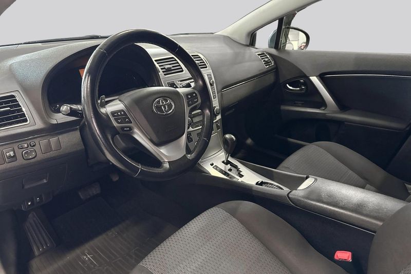 Toyota Avensis bild 7
