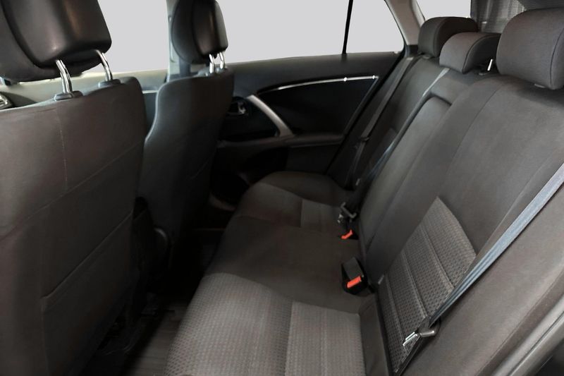 Toyota Avensis bild 9