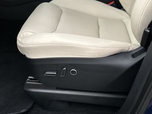 Tesla Model X bild 35