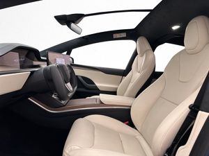 Tesla Model X bild 13