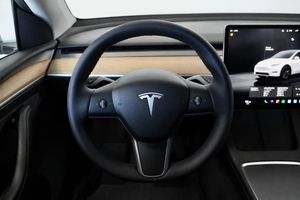 Tesla Model Y bild 14