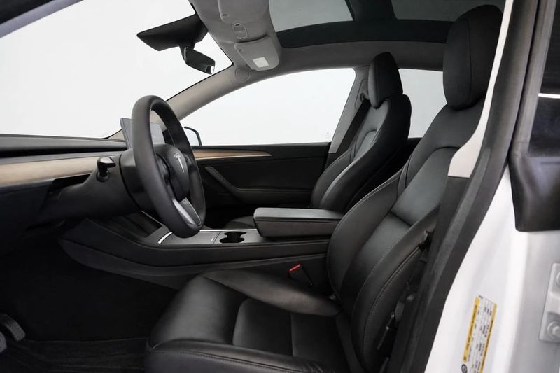 Tesla Model Y bild 18