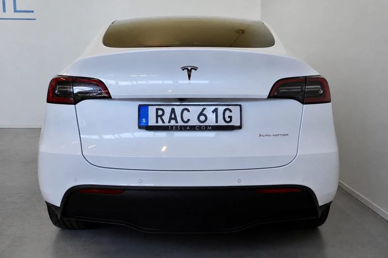 Tesla Model Y bild 8