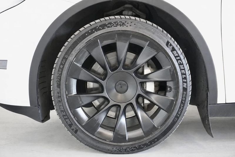 Tesla Model Y bild 10