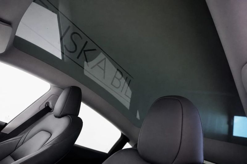 Tesla Model Y bild 13