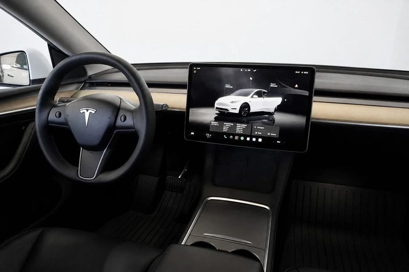 Tesla Model Y bild 16