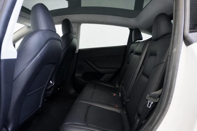 Tesla Model Y bild 21