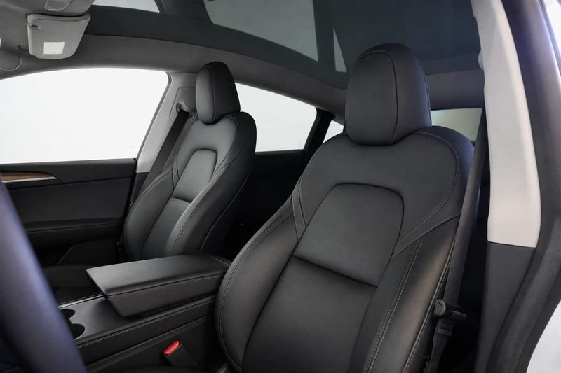 Tesla Model Y bild 12