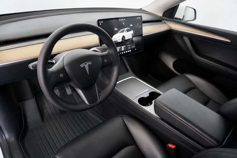 Tesla Model Y bild 11