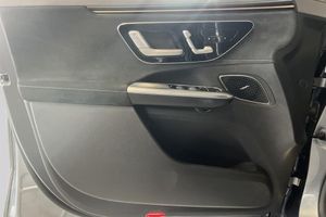 Mercedes EQE43 SUV bild 17