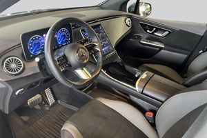 Mercedes EQE43 SUV bild 18