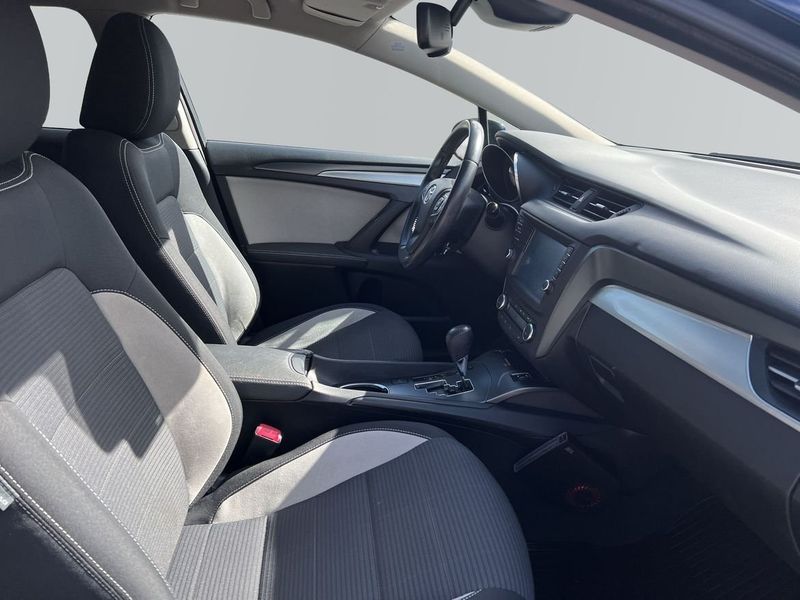 Toyota Avensis bild 6