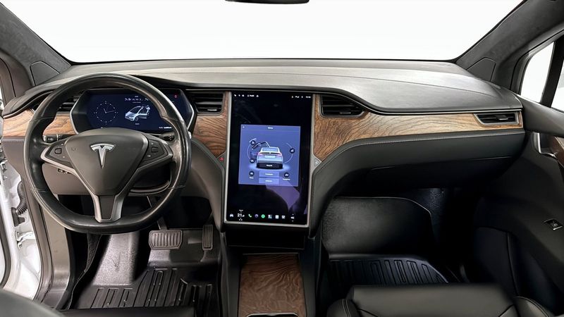 Tesla Model X bild 12