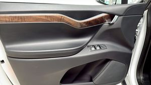 Tesla Model X bild 11