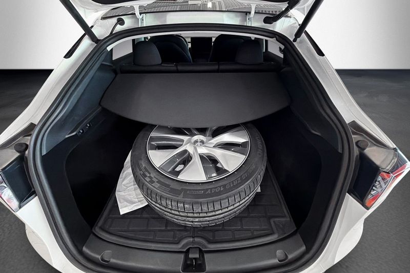 Tesla Model Y bild 7