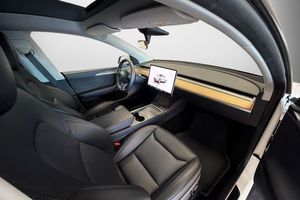 Tesla Model Y bild 8