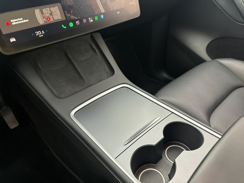 Tesla Model Y bild 18