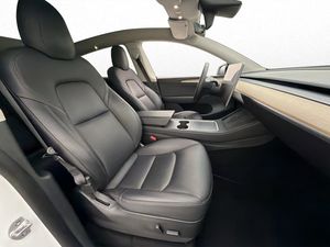 Tesla Model Y bild 15