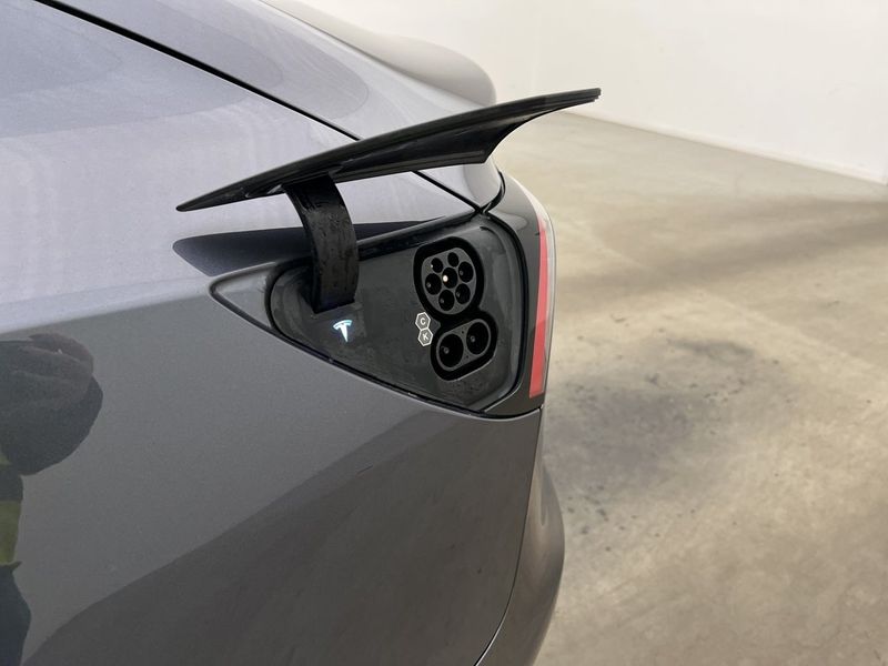 Tesla Model 3 bild 10