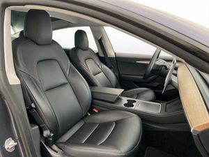 Tesla Model 3 bild 17