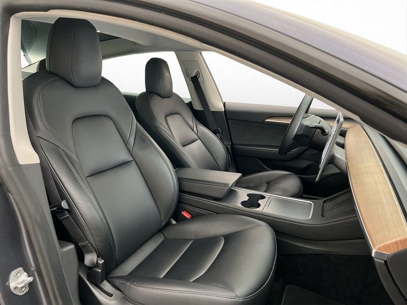 Tesla Model 3 bild 17