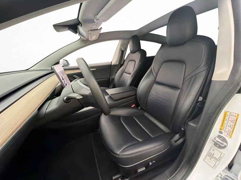 Tesla Model 3 bild 11