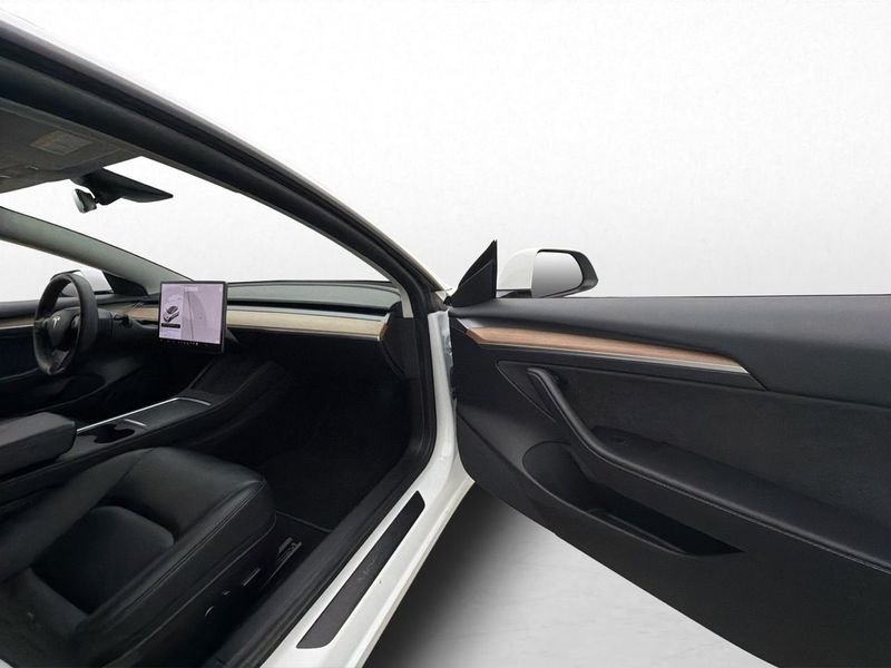 Tesla Model 3 bild 22