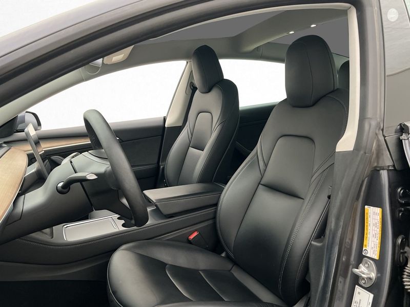 Tesla Model 3 bild 11