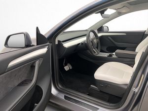 Tesla Model Y bild 11