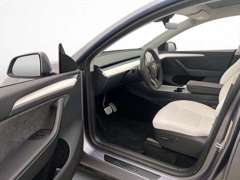 Tesla Model Y bild 11