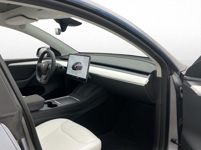 Tesla Model Y bild 24