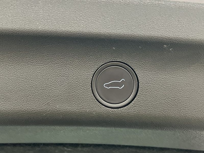 Tesla Model Y bild 26