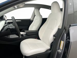 Tesla Model Y bild 12
