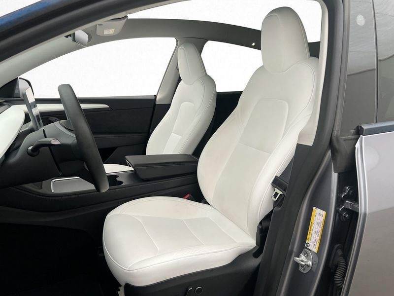 Tesla Model Y bild 12