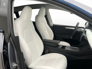 Tesla Model Y bild 23