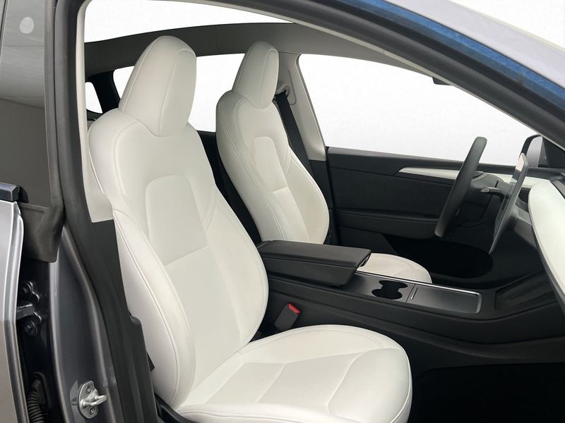Tesla Model Y bild 23
