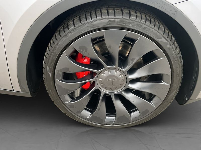 Tesla Model Y bild 31