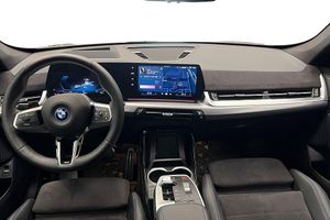 BMW iX1 bild 12