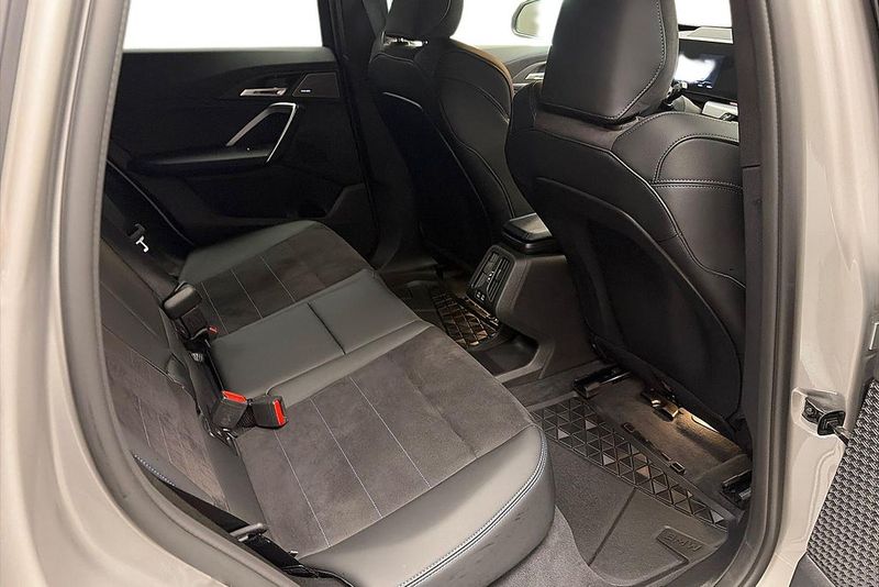 BMW iX1 bild 14