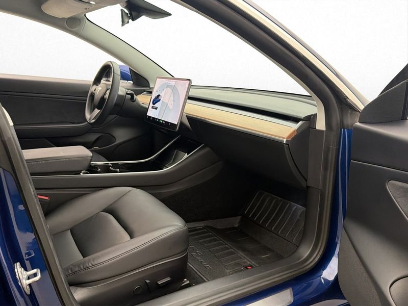 Tesla Model 3 bild 11