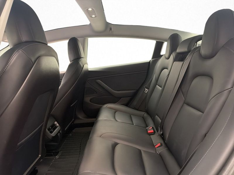 Tesla Model 3 bild 12