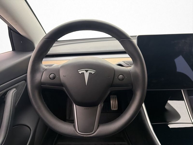 Tesla Model 3 bild 14